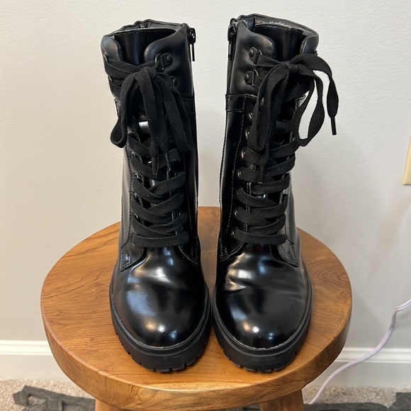 Women’s Heeled Boot - Picture 2 of 6